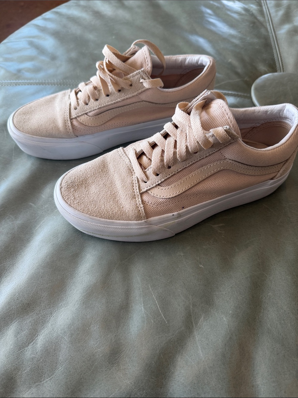 Vans Low-Top Sneakers in Pale Pink Canvas